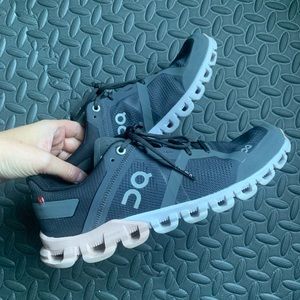 On Cloud tennis shoes. Excellent used condition